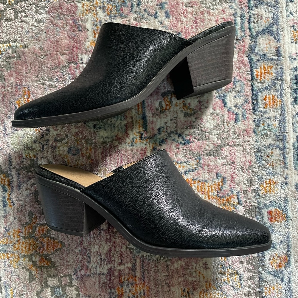 LOFT Outlet great condition heeled booties